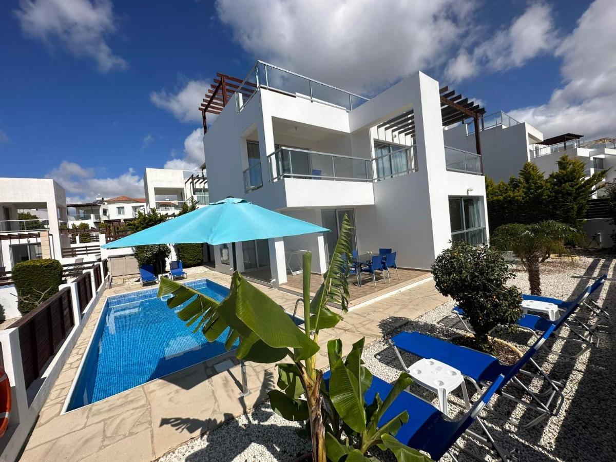 Villa Aqua Sunrise 1Km From Beach With Sea Views コーラル・ベイ エクステリア 写真