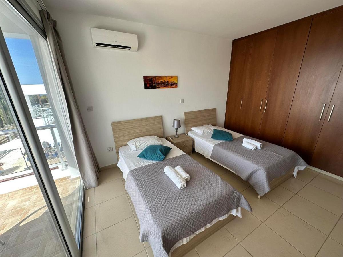 Villa Aqua Sunrise 1Km From Beach With Sea Views コーラル・ベイ エクステリア 写真